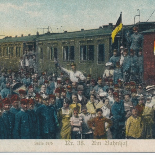 AK Am Bahnhof mit Flaggen Ansichtskarte (13777)