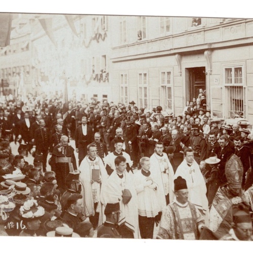 AK, Menschenmenge, Pfarrer, Priester, Prozession , Ansichtskarte (S5061)