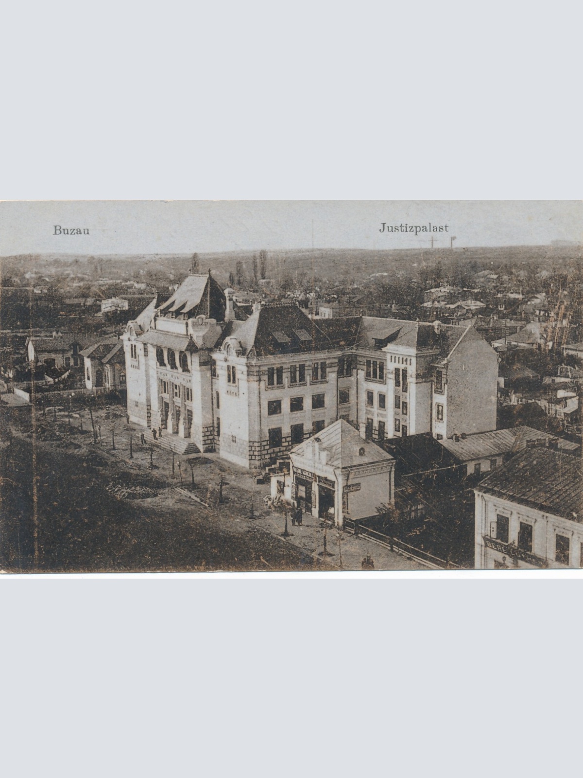 AK aus Buzau Justizpalast Rumänien Ansichtskarte (14280)