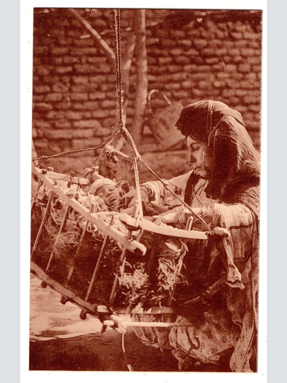 AK, Femme Arabe et son Mouchachou, Ansichtskarte (S7273)