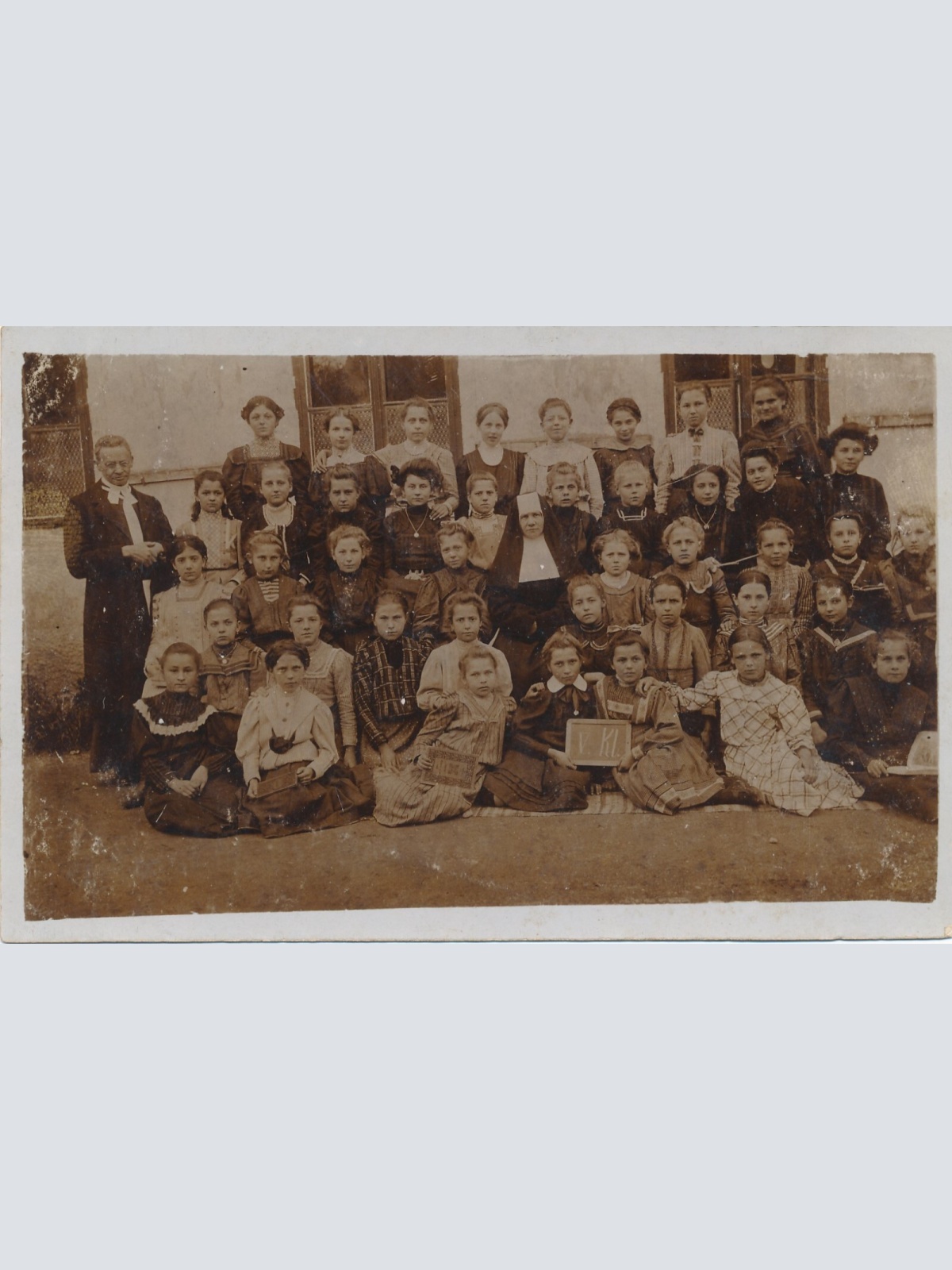 AK Klassenfoto mit Schüler V. Kl. Ansichtskarte Annodazumals (14599)