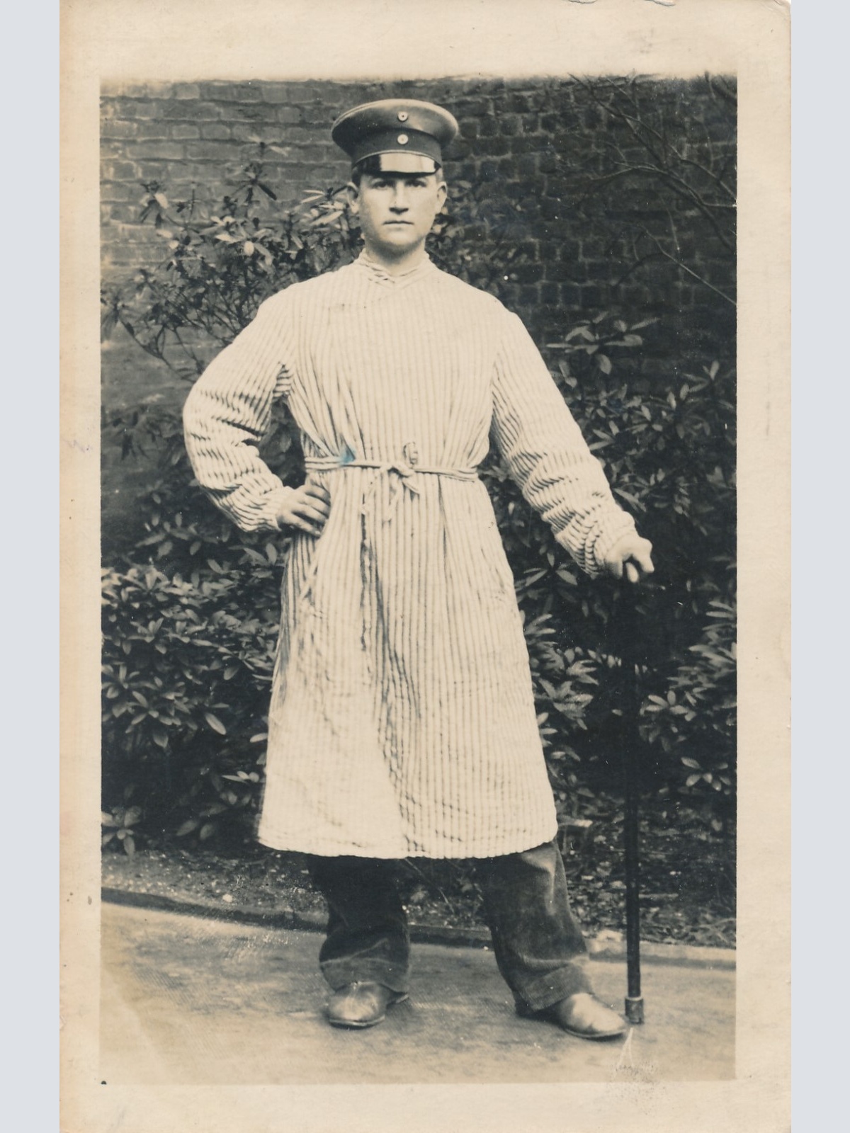 AK von einem Soldaten im Pyjama Militaria Ansichtskarte (14630)