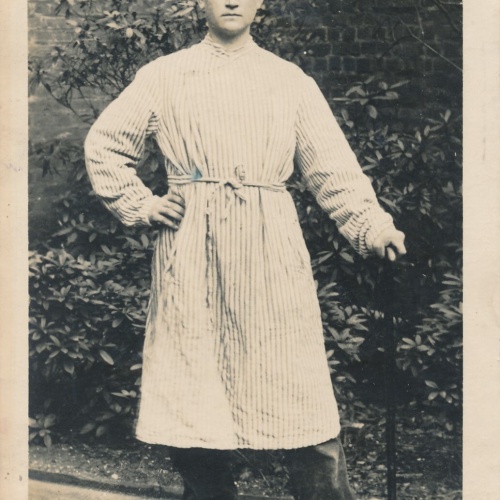 AK von einem Soldaten im Pyjama Militaria Ansichtskarte (14630)