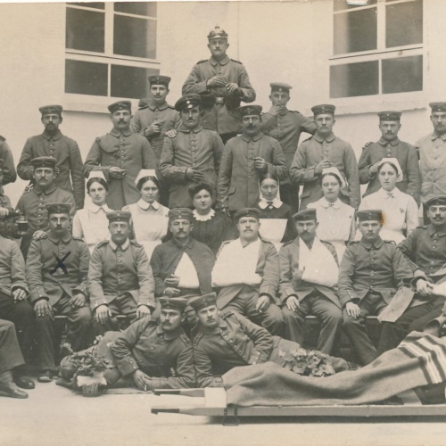 AK Krankenstation mit Verletzten Soldaten Militaria (14608)