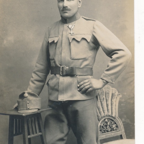 AK Offizier mit Abzeichen Militaria Ansichtskarte (14670)