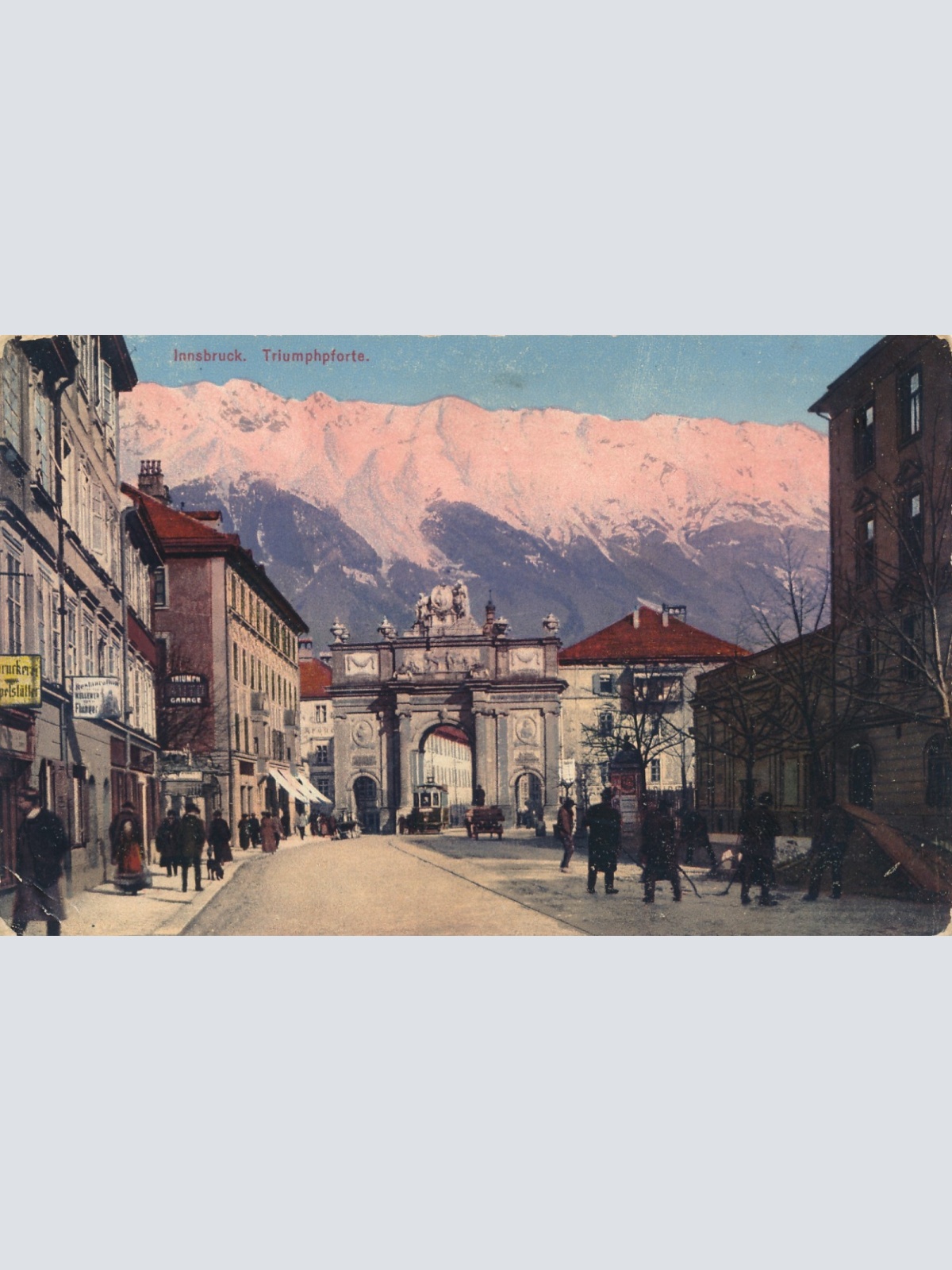 AK aus Innsbruck Triumphpforte Strassenansicht Ansichtskarte (14780)