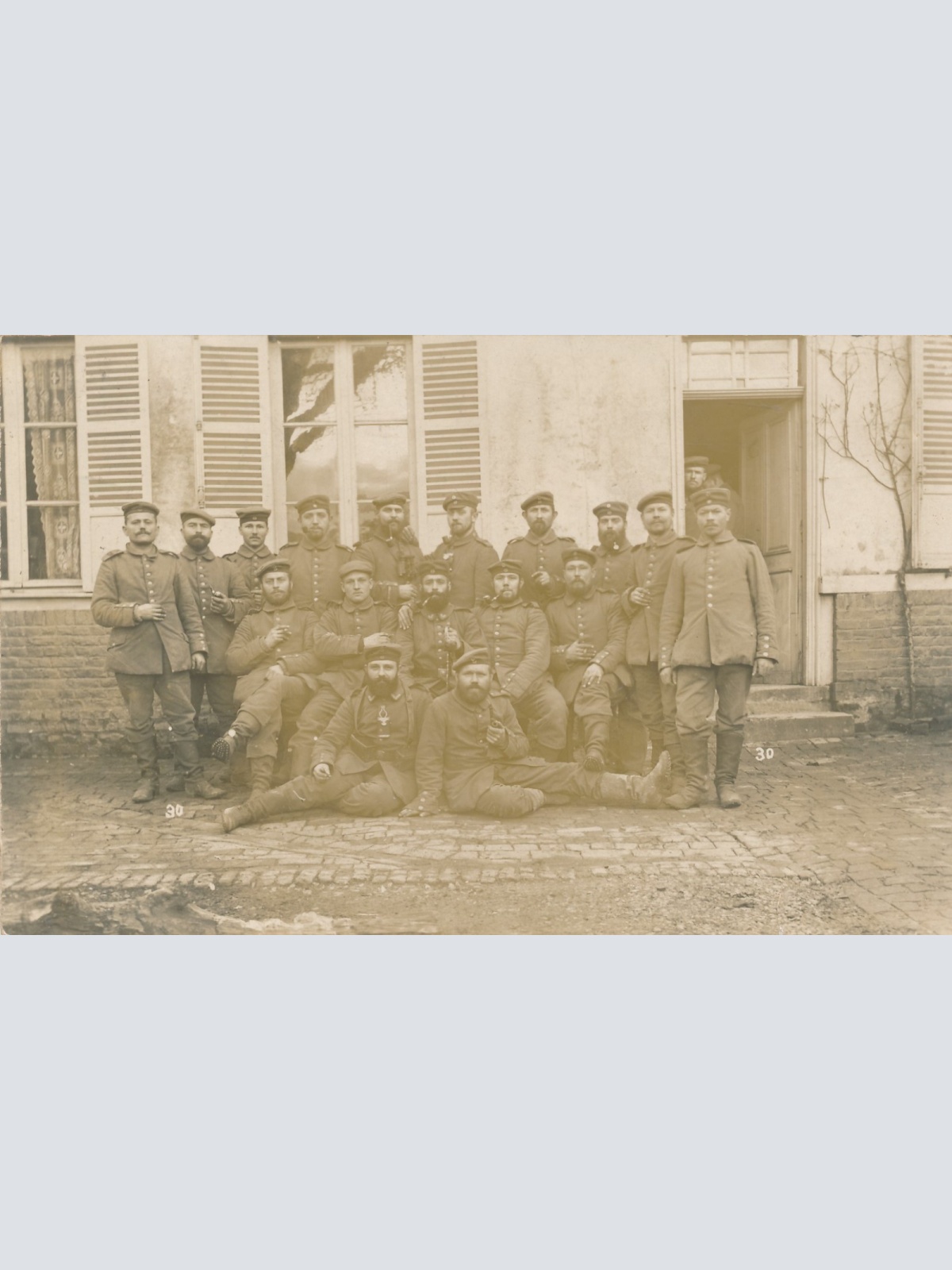 AK Mannschaftsfoto von Soldaten Militaria (14805)