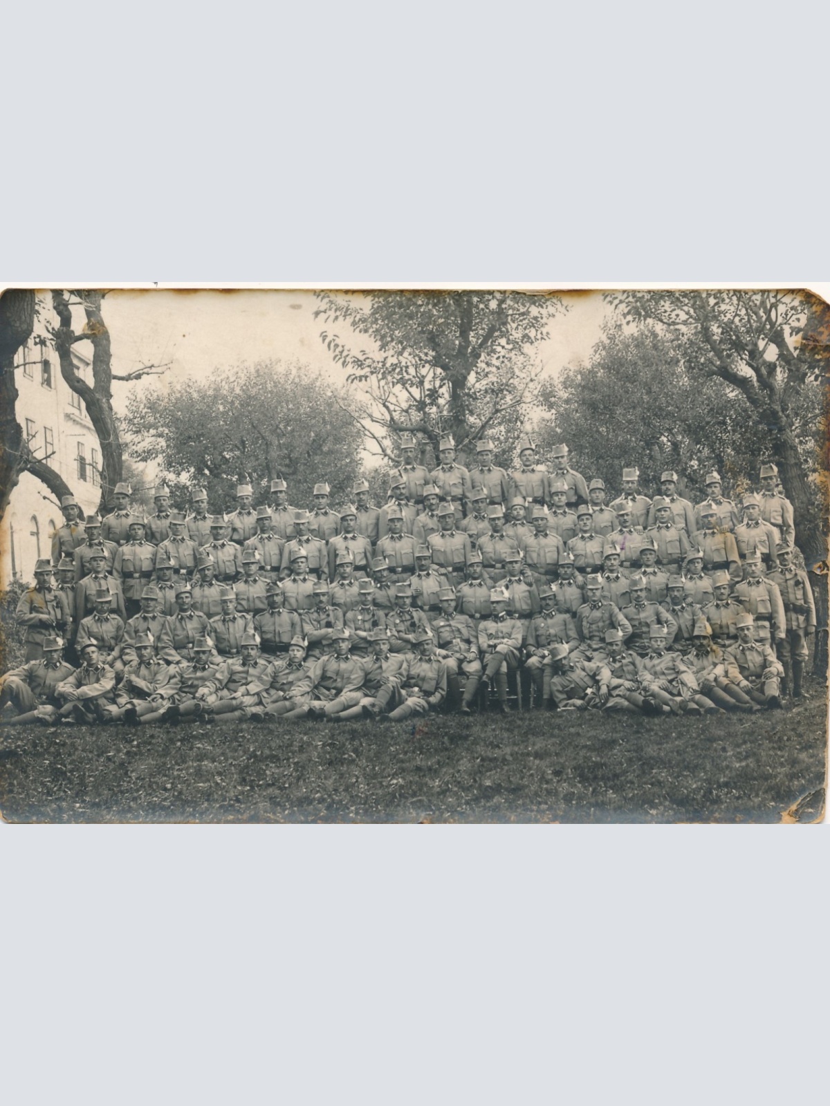 AK Manschaftsfoto von Soldaten Militaria (14725)