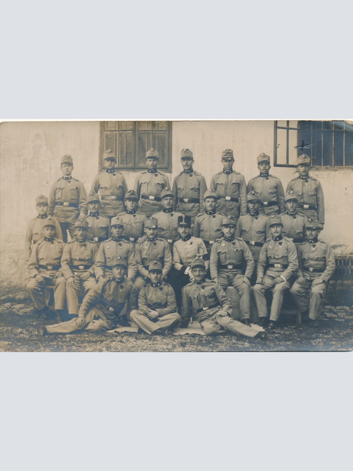 AK Gruppenfoto von Soldaten Militaria (14727)