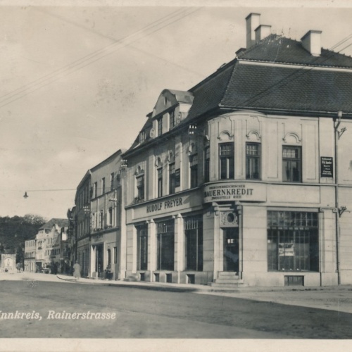 AK aus Ried im Innkreis Rainerstrasse mit Bank Oberösterreich (15012)