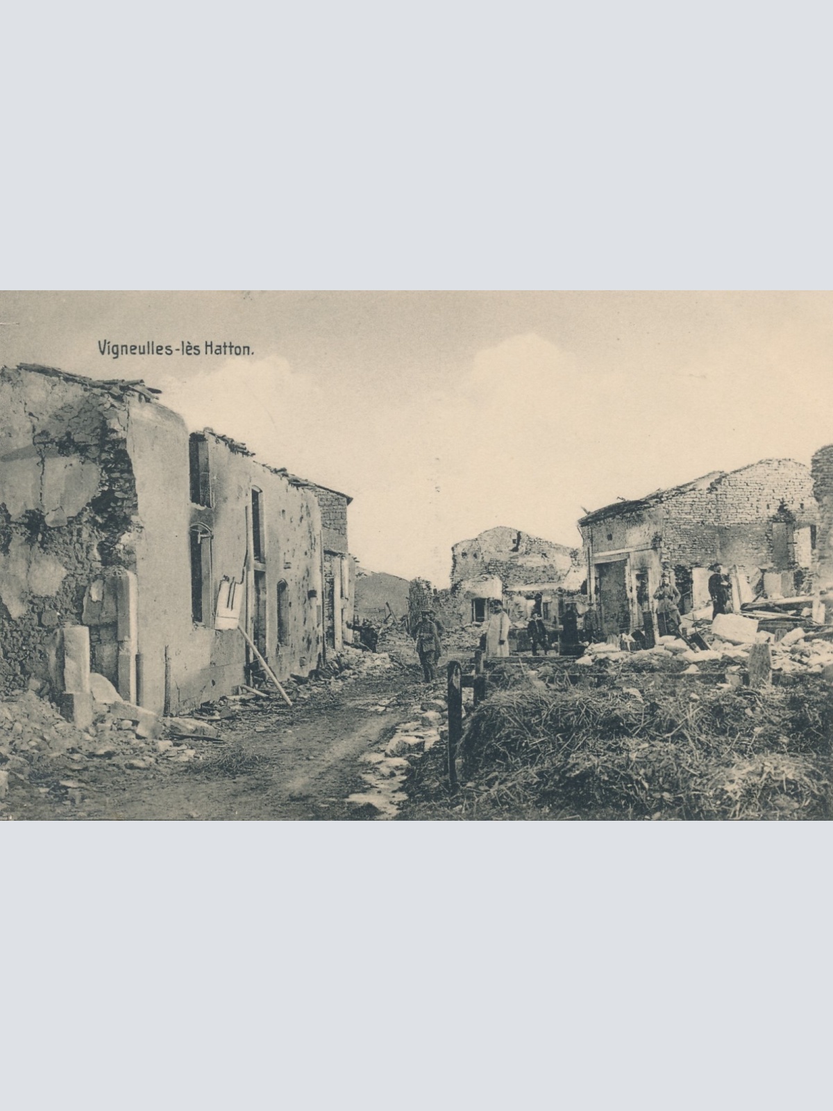 AK aus Vigneulles - Les Hatton mit Gesprengten Häusern Militaria (14995)