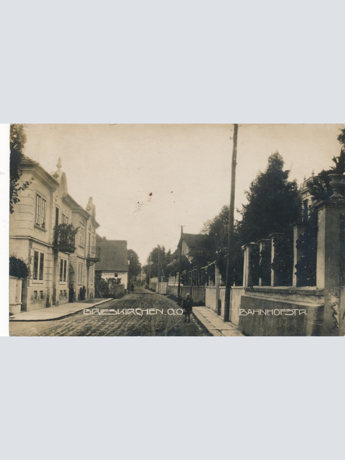 AK aus Grieskirchen Bahnhofstrasse Oberöst. Ansichtskarte (15040)