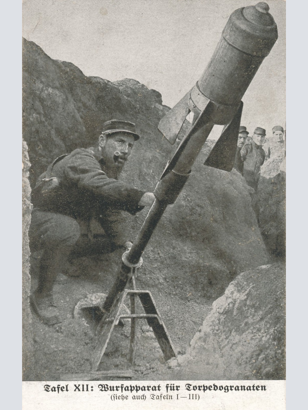 AK Militaria Wurfapperat für Torpedogranaten Ansichtskarte (15979)