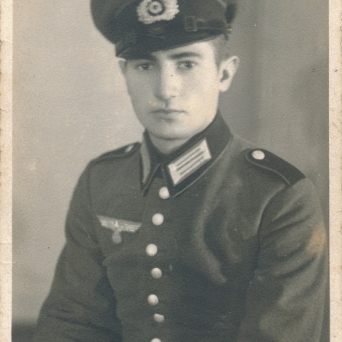 AK von einem Panzerjäger in Uniform mit Kopfbedeckung Ansichtskarte (15406)