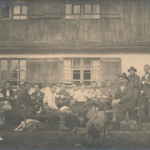 AK Annodazumals Motiv von einem Gasthof mit Menschen Ansichtskarte (15920)