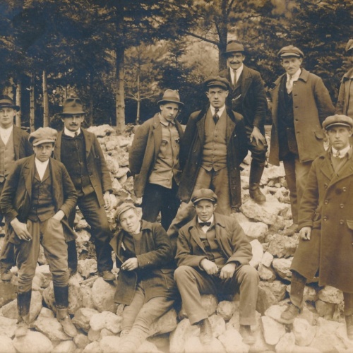 AK Annodazumals mit Elf Männer Ansichtskarte (15915)