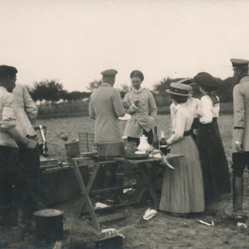 AK Annodazumals mit Soldaten Ansichtskarte (15911)