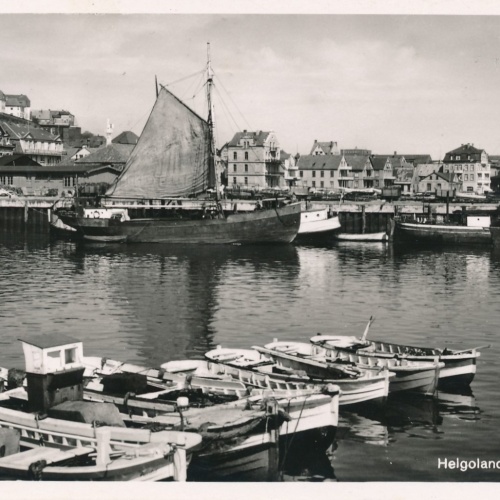 AK aus Helgoland Hafen mit Botten Schleswig - Holstein Ansichtskarte (15964)