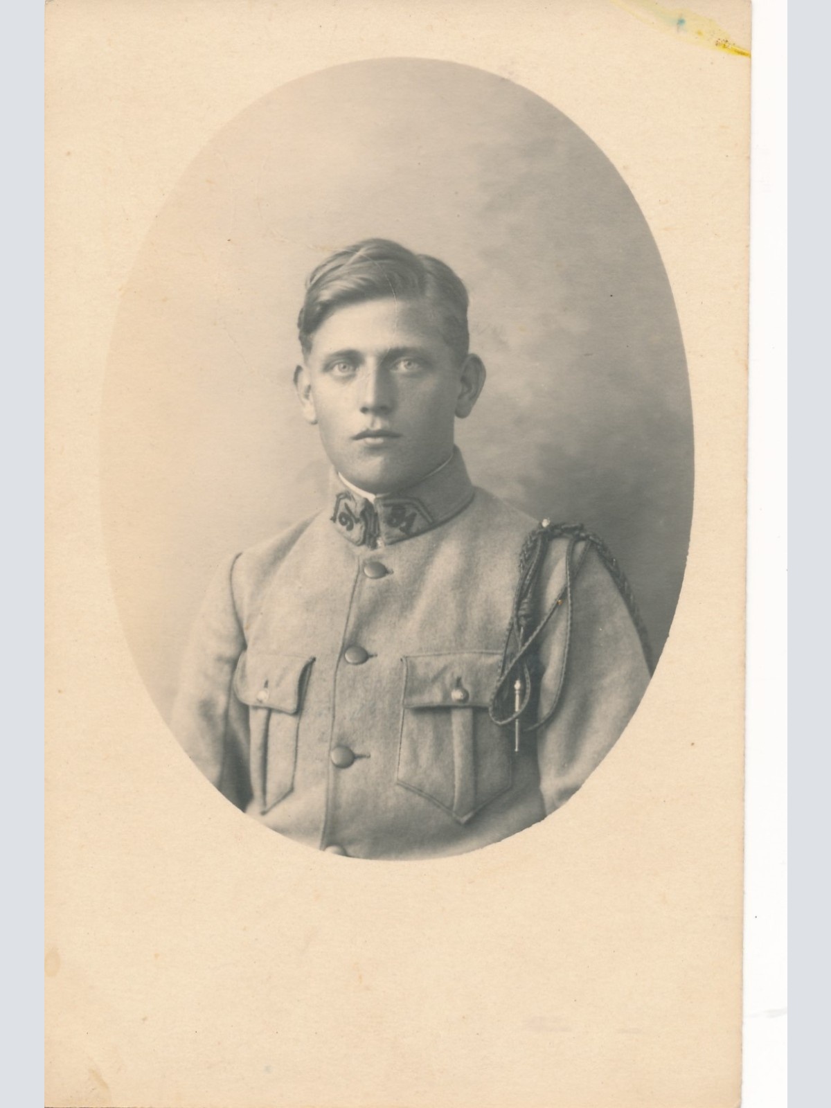 AK Portrait Foto von einem Soldaten Ansichtskarte (15730)