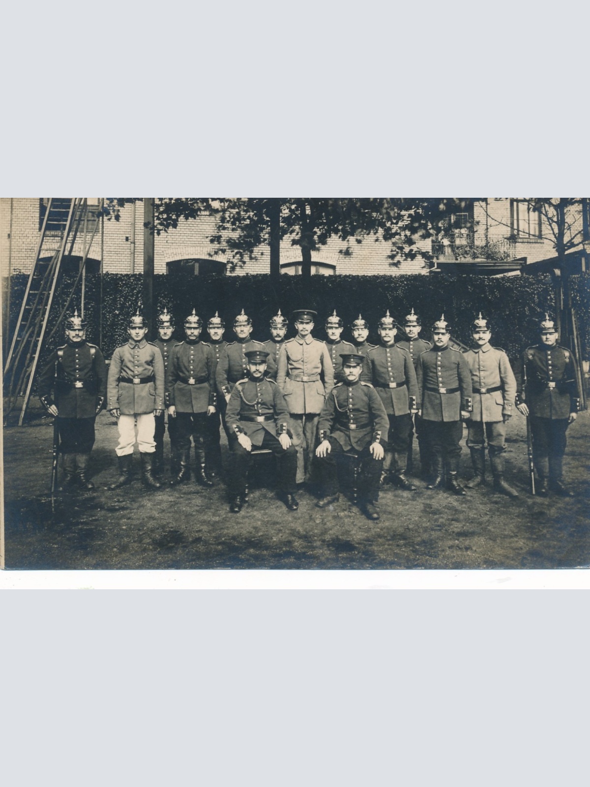 AK Mannschaftsfoto von Soldaten Ansichtskarte (15737)