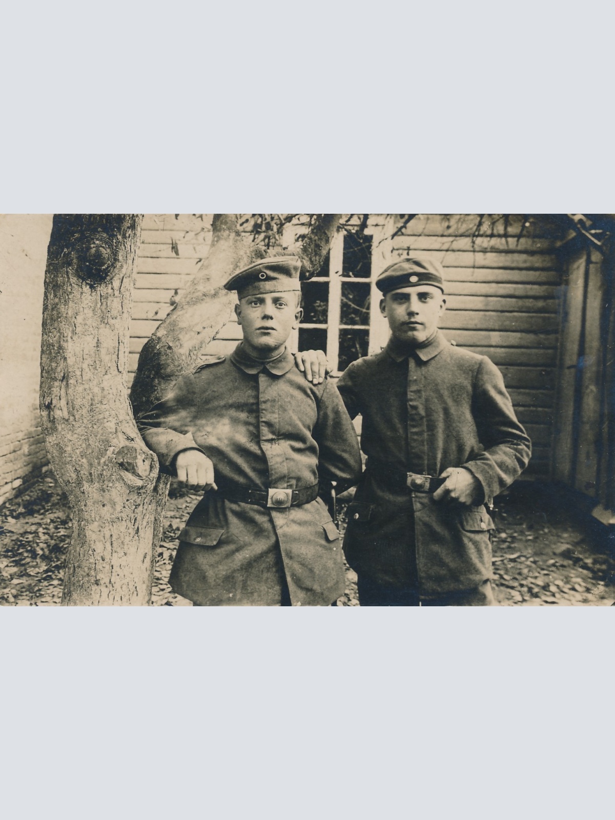 AK Foto von zwei Soldaten Ansichtskarte (15738)