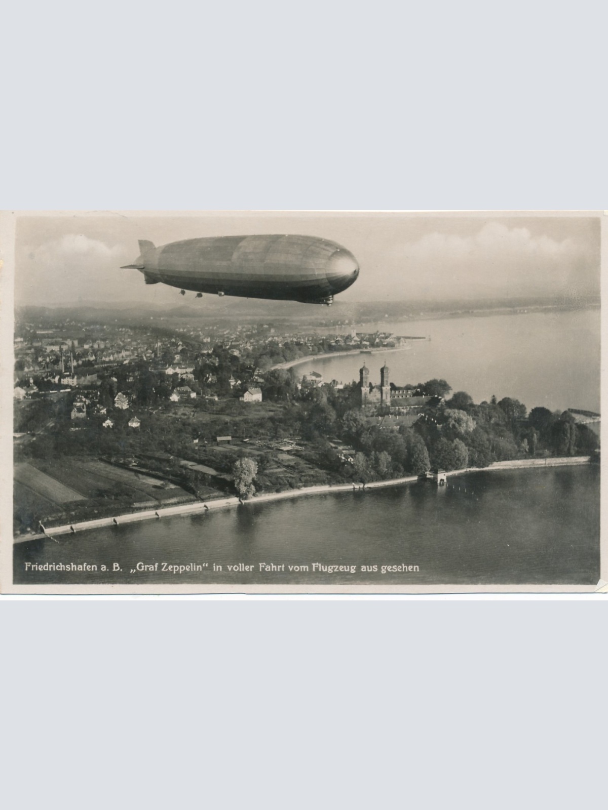 AK aus Friedrichshafen mit Graf - Zeppelin Baden - Württ. Ansichtskarte (15325)