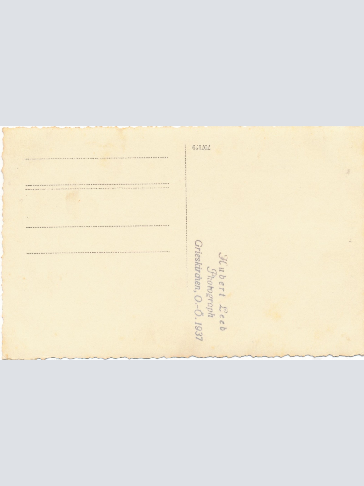 AK Annodazumals mit Mann Frau und Kind Ansichtskarte (15776)