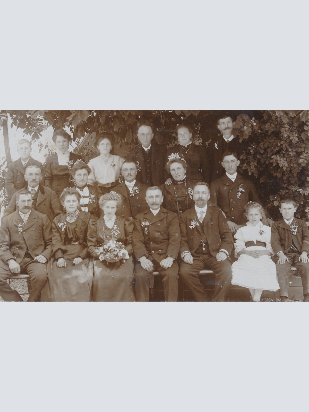 AK Gruppenfoto von einer HochzeitAnnodazumals Ansichtskarte (15438)