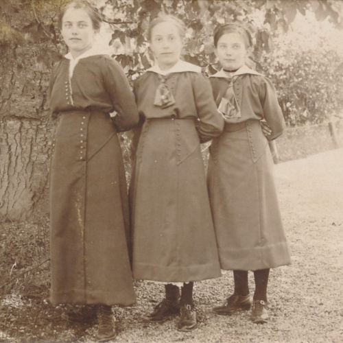 AK von drei Frauen Annodazumals Ansichtskarte (15434)