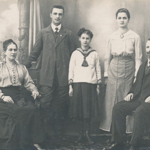 AK Annodazumals zwei Männer und drei Frauen Ansichtskarte (16464)