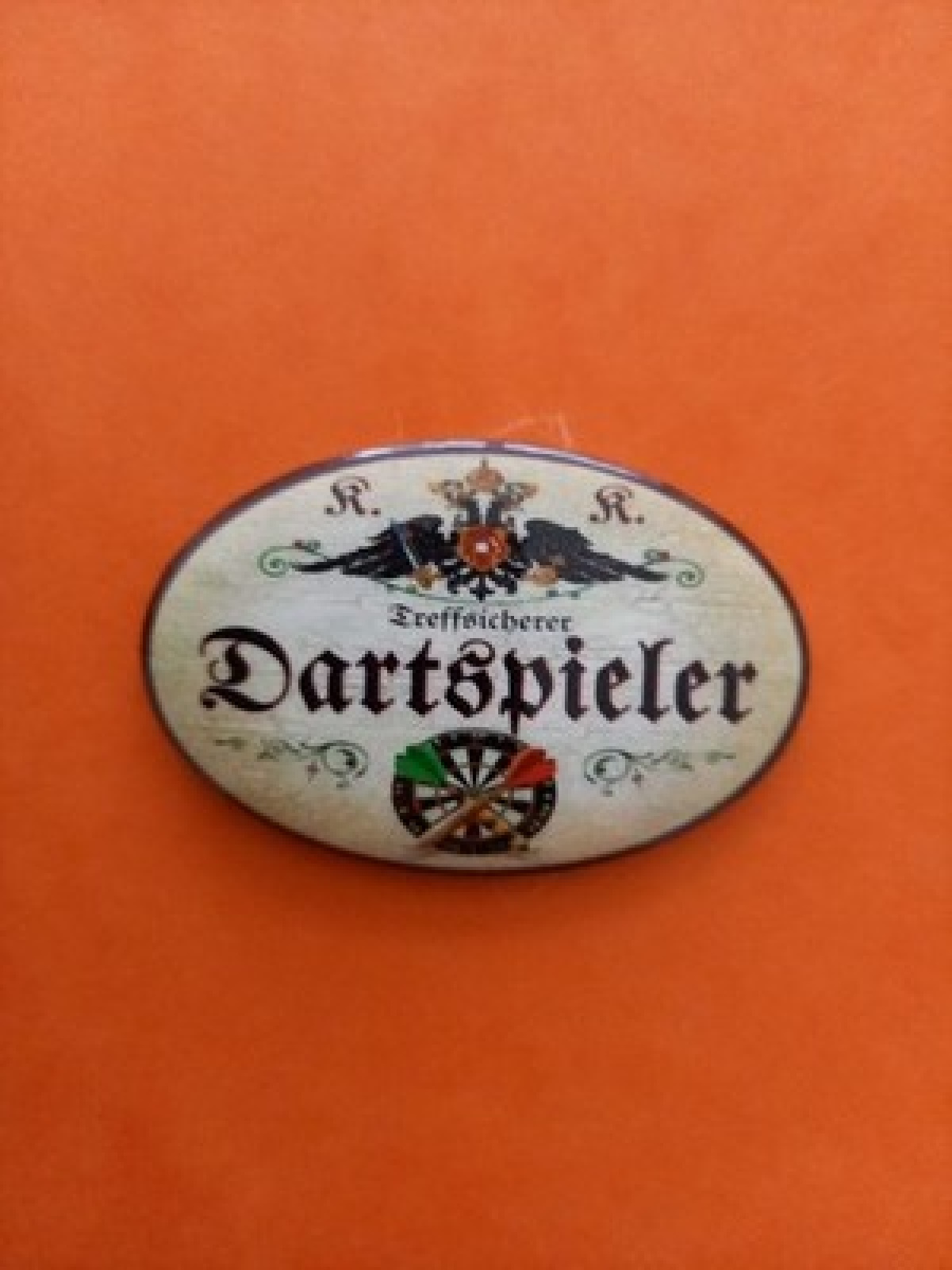 Nostalgie KuK Flaschenöffner Magnet Treffsicherer Dartspieler