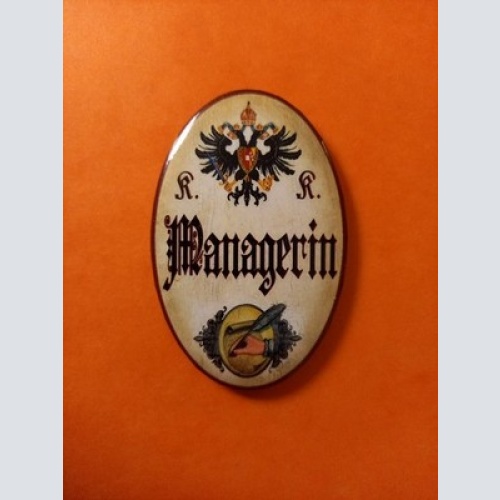 Nostalgie KuK Flaschenöffner Magnet Managerin