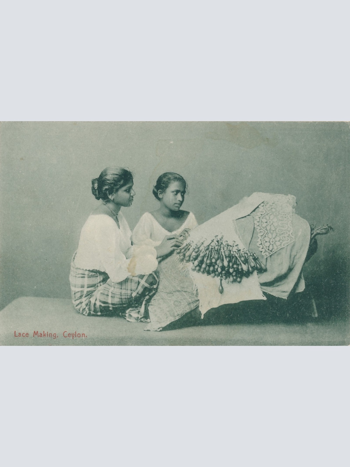 AK aus Ceylon Motiv zwei Frauen bei der Arbeit Ansichtskarte (16928)