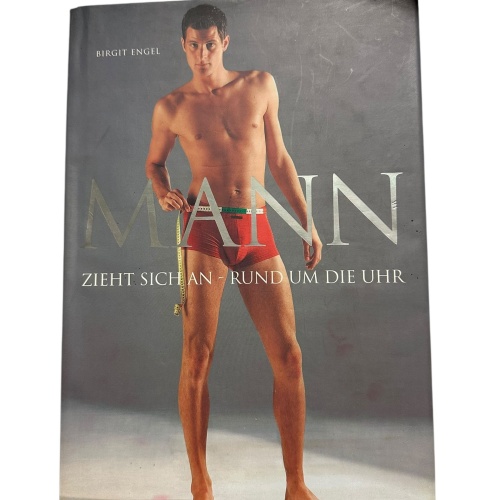 2863 Birgit Engel MANN ZIEHT SICH AN  HC