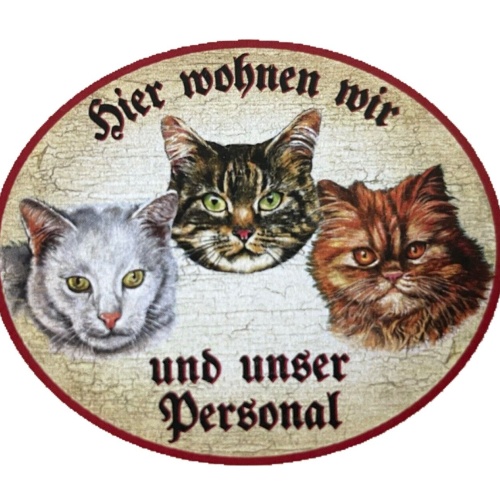 KuK Nostalgie Holzschild "Hier wohnen wir u.u. Personal“ Trio Katze Tabby Weiß R