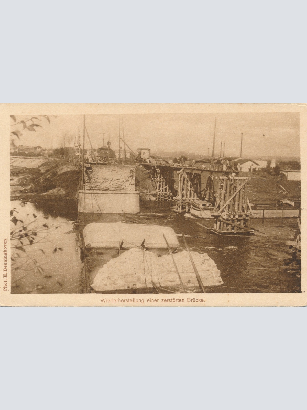 AK Militaria Wiederherstellung einer zerstörten Brücke (18065)