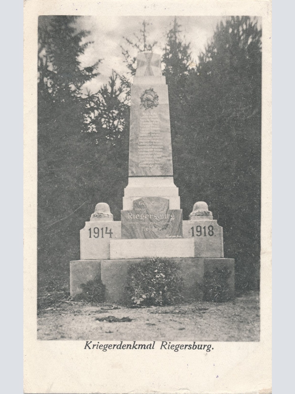 AK aus Riegersburg Kriegerdenkmal Niederösterreich Ansichtskarte (18374)