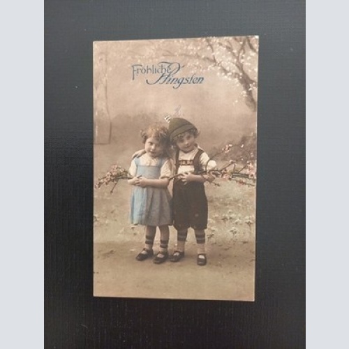 Fröhlichevpfingsten Mädchen Mit Buben Gr