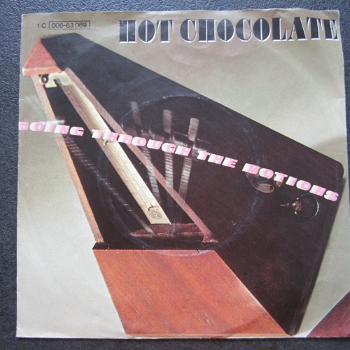 Single / Hot Chocolate – Going Through The Motions / DE PRESS /