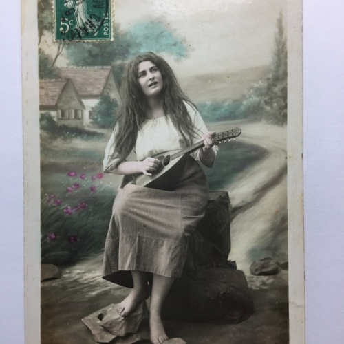 Frau mit Mandoline / Künstlerkarte 30014 TH