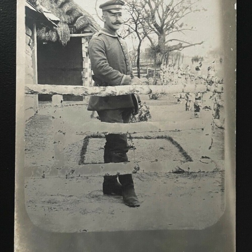 Porträt Soldat Bart Uniform Schirmmütze Haus Garten Militär Krieg 402446