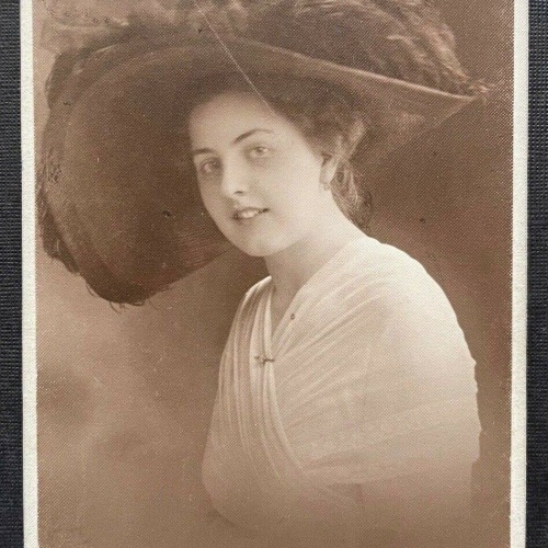 Foto Porträt Frau Hut Kleid Strelisky Budapest ca.6,5x10,8cm 410080 TH