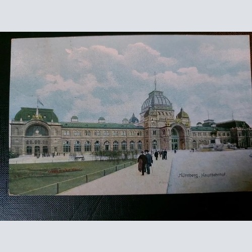 Nürnberg Hauptbahnhof Industriezeitalter Wiese Blumen Denkmal 402585 WM F