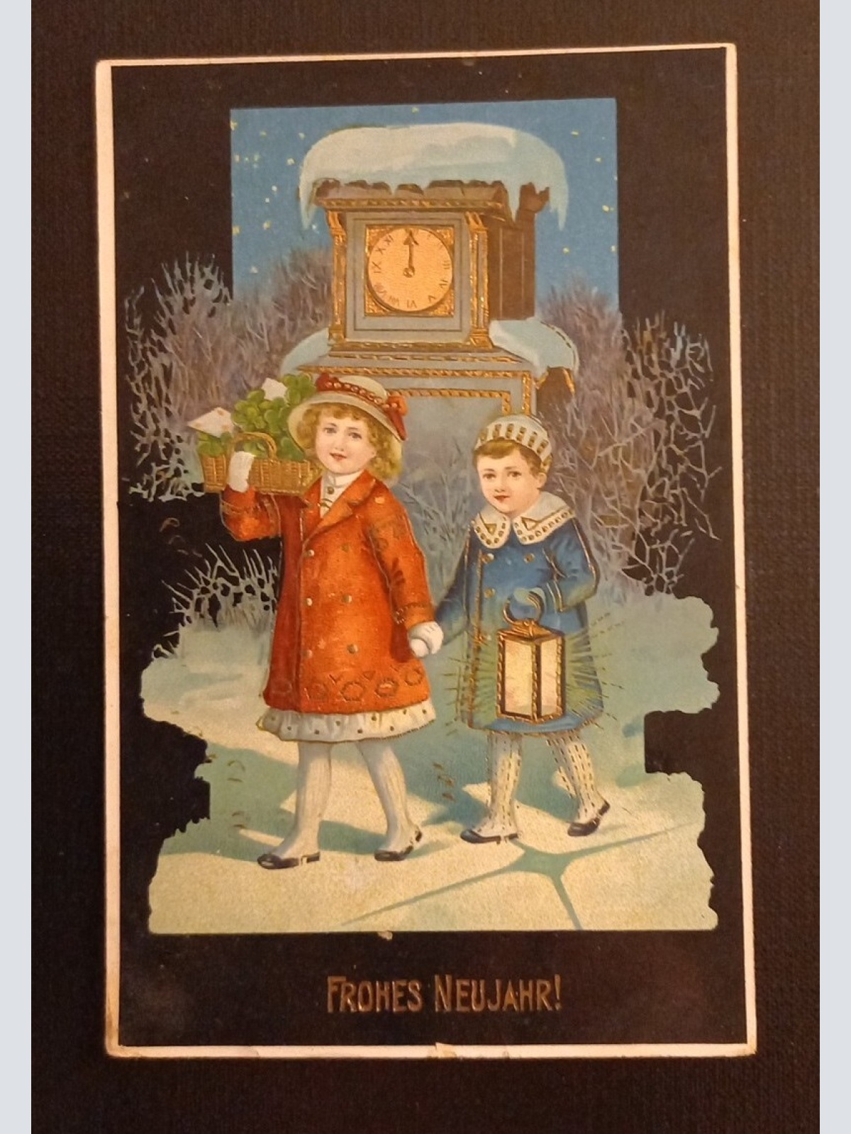 Frohes Neujahr Zwei Mädchen Mit Klee Und Laterne Prägekarte 600762A Ga G