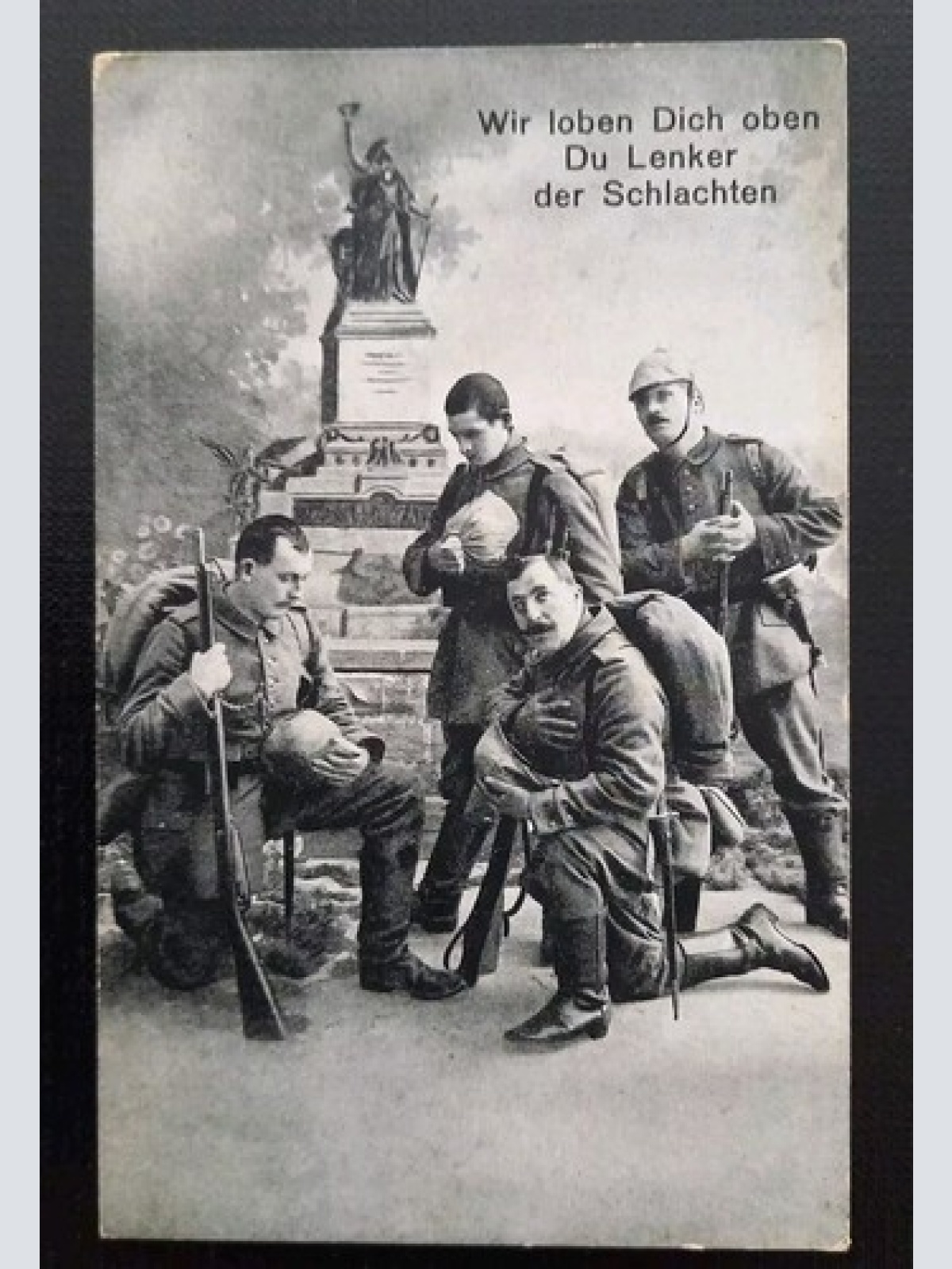 Vier Soldaten Vor E. Denkmal Wir Loben Dich Du Lenker D.Schlachten 410016 H Gr