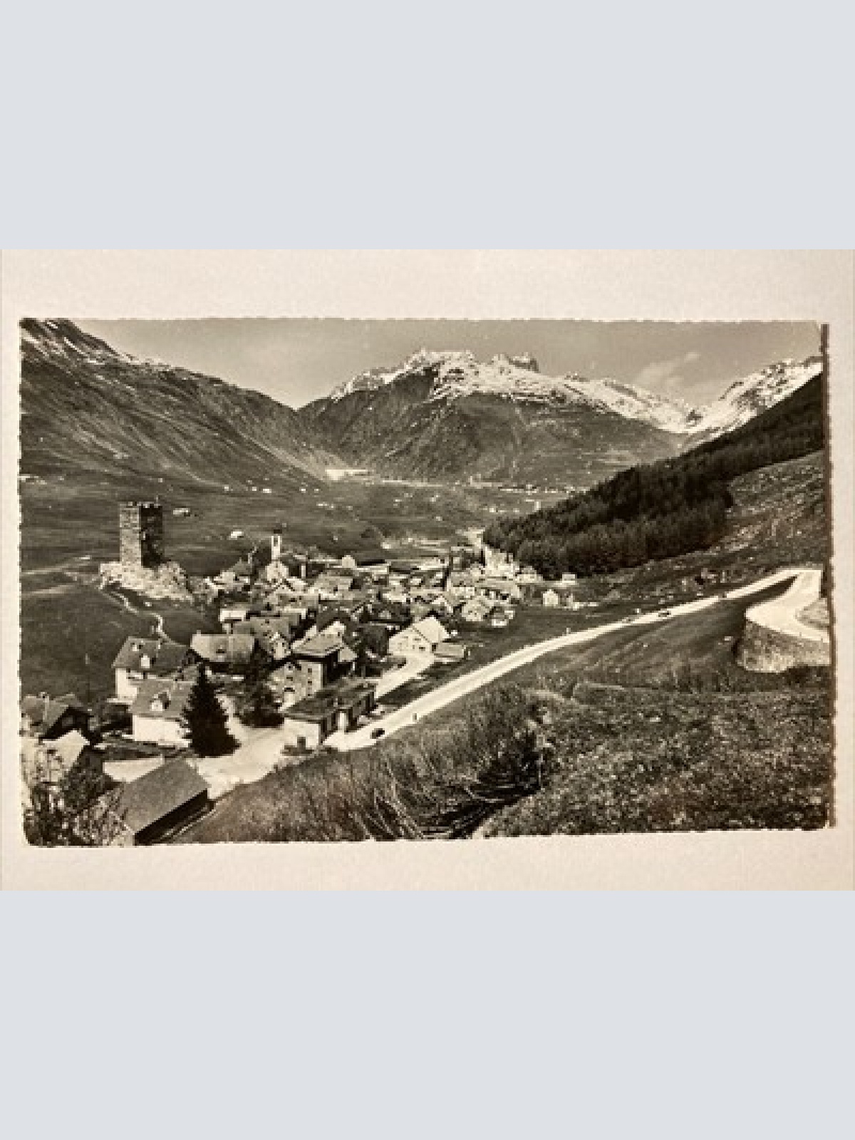 Ansichtskarte Hospental, Gotthardstrasse gegen Andermatt 400566 AH A