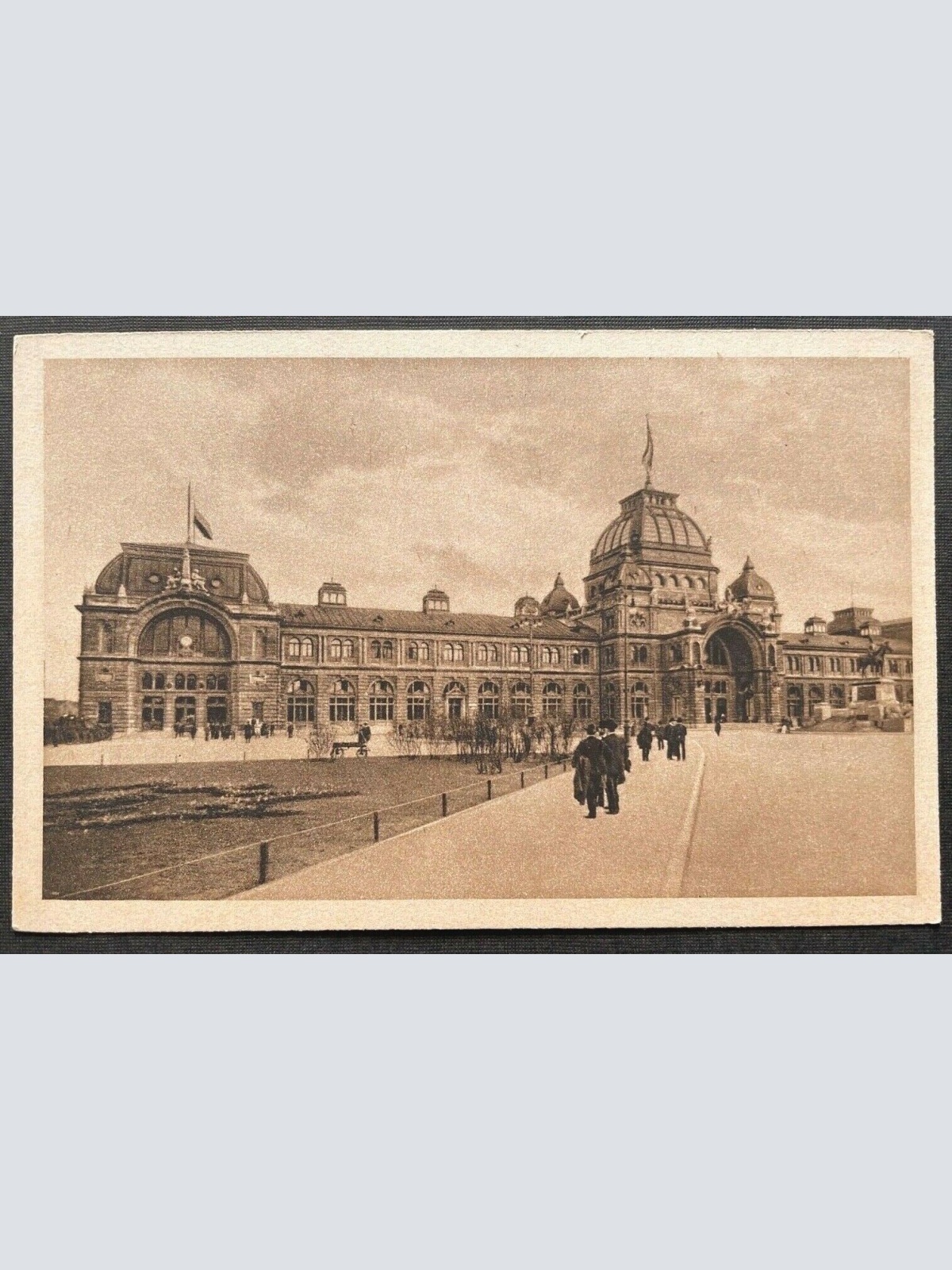 Nürnberg Hauptbahnhof Vorplatz Gebäude Park Bayern Deutschland 402688 TH C