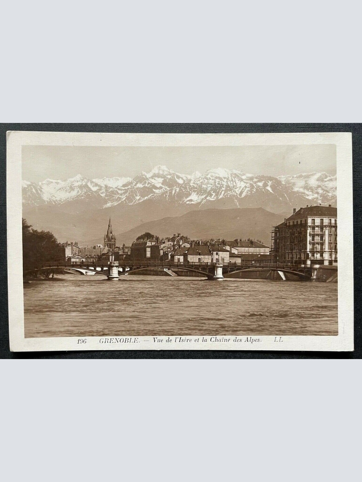 Grenoble Blick Isère Alpenkette Stadt Brücke Gebäude Kirche Frankreich 402623 C