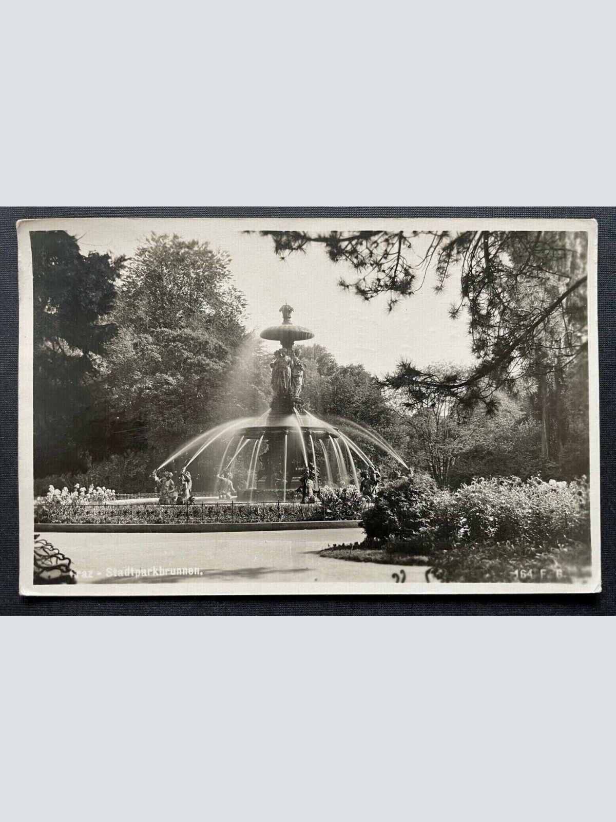 AK  Graz Stadtparkbrunnen Garten Springbrunnen Statue Wald Österreich 402616 TH