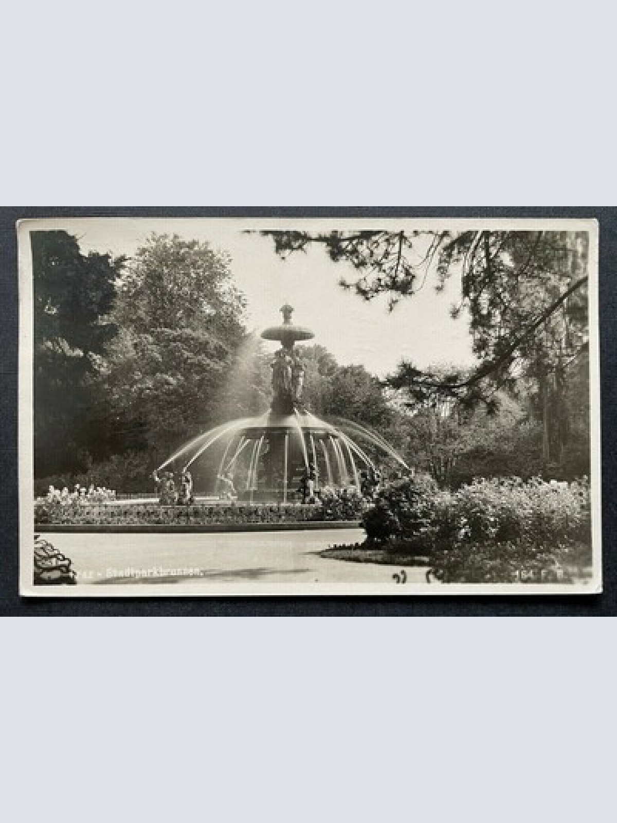 AK  Graz Stadtparkbrunnen Garten Springbrunnen Statue Wald Österreich 402616 TH